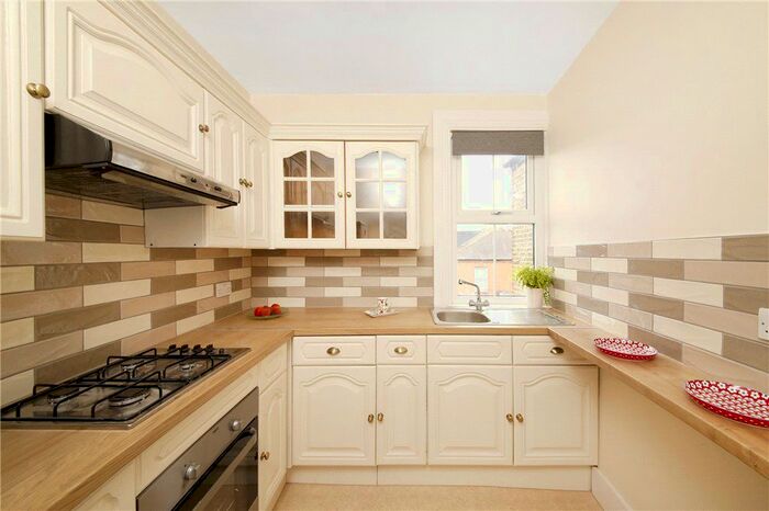 2 Bedroom Flat To Rent In Mitcham Lane, London, SW16