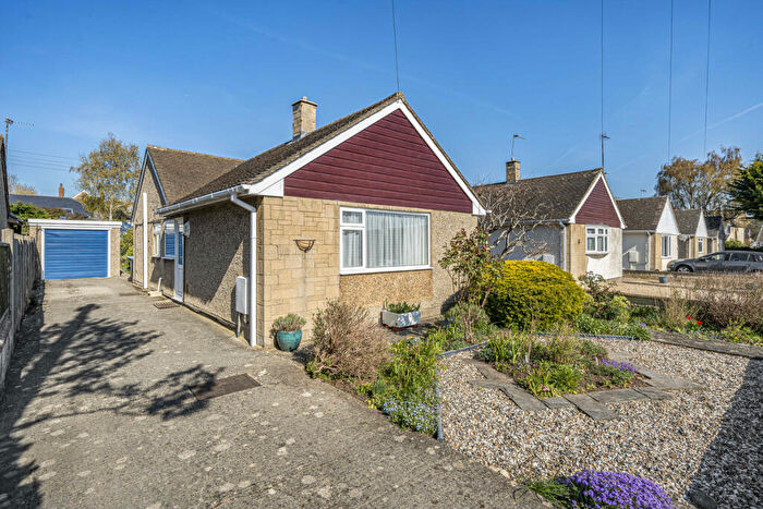 3 Bedroom Detached Bungalow For Sale In St Nicholas Road, Tackley, OX5