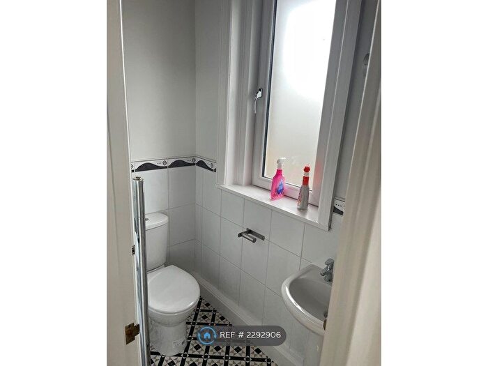 4 Bedroom Flat To Rent In Meggetland Terrace, Edinburgh, EH14