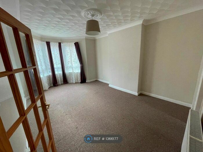 2 Bedroom Flat To Rent In Earl Street, Glasgow, G14