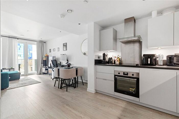 1 Bedroom Apartment For Sale In Cendal Crescent, London, E1