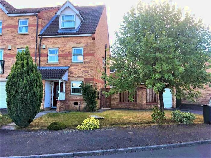 3 Bedroom Town House To Rent In Hampole Drive, Thurnscoe, Rotherham, S63