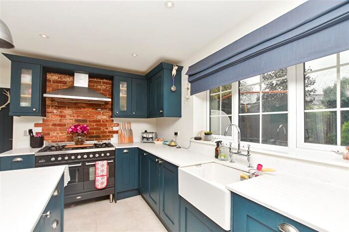 4 Bedroom Link Detached House For Sale In Rushfords, Lingfield, Surrey, RH7