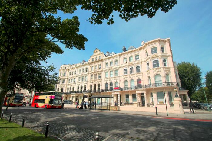 2 Bedroom Flat To Rent In Palmeira Square, Hove, BN3