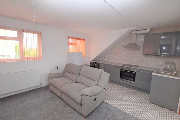 3 Bedroom Flat To Rent In Town Street, Armley, Leeds, LS12