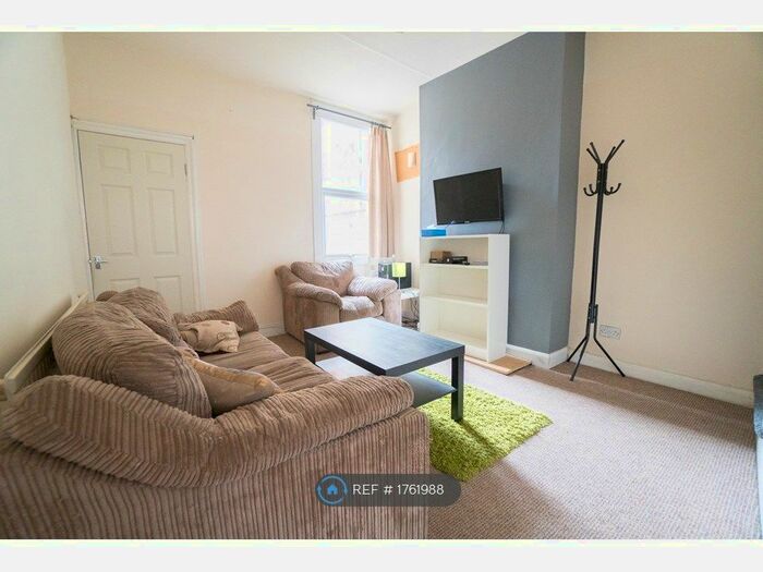 2 Bedroom Terraced House To Rent In Tudor Road, Leicester, LE3
