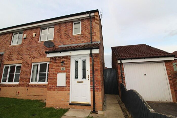 3 Bedroom Property To Rent In Cornstone Fold, Leeds, LS12