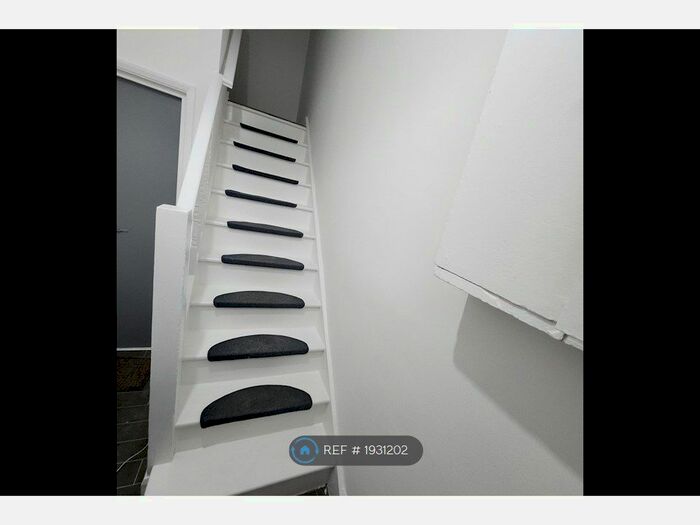 3 Bedroom Semi-Detached House To Rent In Adelaide Grove, Shepherd Bush, W12