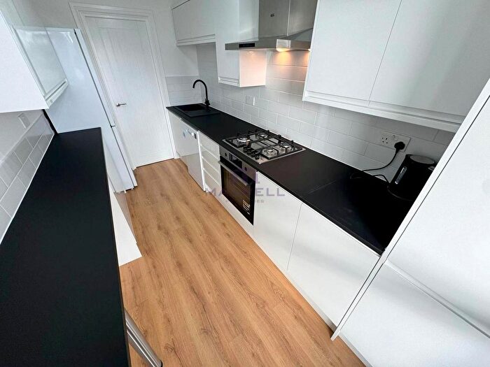 2 Bedroom Flat To Rent In Gayton House, Chiltern Road, London, E3