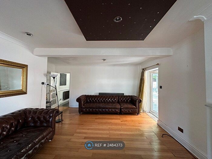 2 Bedroom Semi-Detached House To Rent In Edgeworth Drive, Manchester, M14