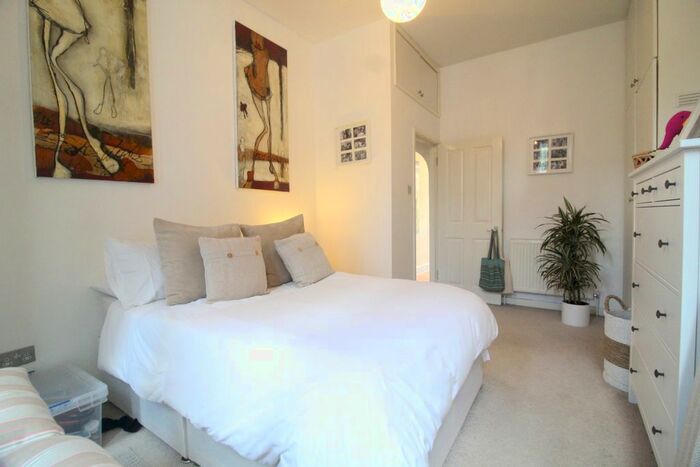 1 Bedroom Flat To Rent In Queens Road, London, SW19