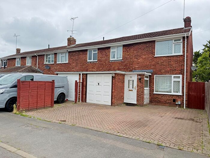 3 Bedroom Terraced House For Sale In Beaulieu Gardens, GU17