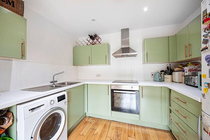 2 Bedroom Flat For Sale In Candle Street, Stepney, London, E1