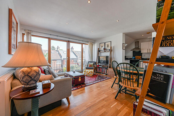 2 Bedroom Flat For Sale In Bankwell Road, Blackheath, London, SE13
