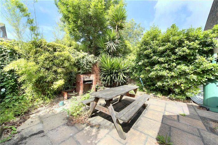 2 Bedroom Flat To Rent In Wandsworth Common West Side, Wandsworth, SW18