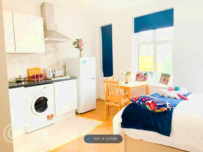 Studio To Rent In Cricklewood Broadway, London, NW2