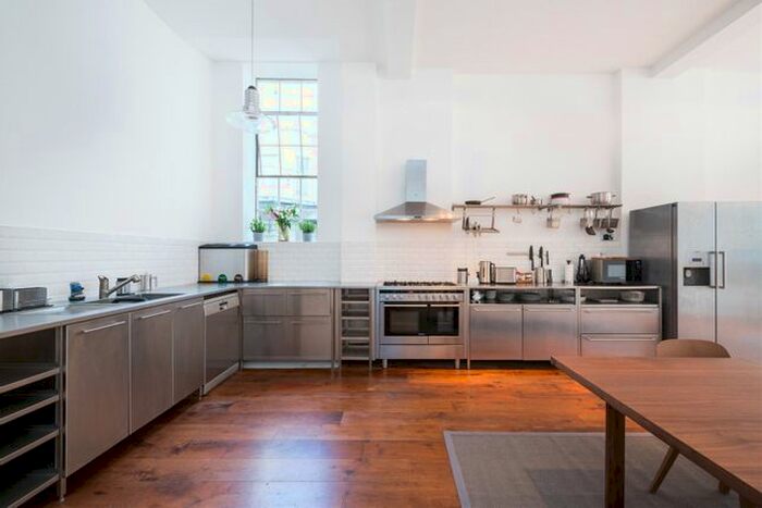 2 Bedroom Flat To Rent In Charterhouse Square, London EC1M