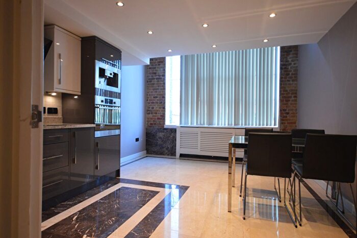 2 Bedroom Flat To Rent In Hopton Road, Greenwich, SE18