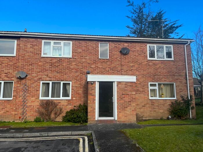 1 Bedroom Flat To Rent In Berkeley Road, Yeovil, BA20
