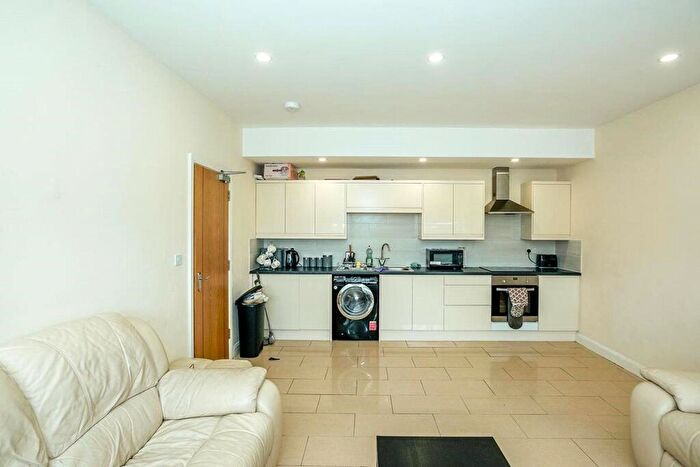 1 Bedroom Flat To Rent In London Road, Cowplain, Waterlooville, Hampshire, PO8
