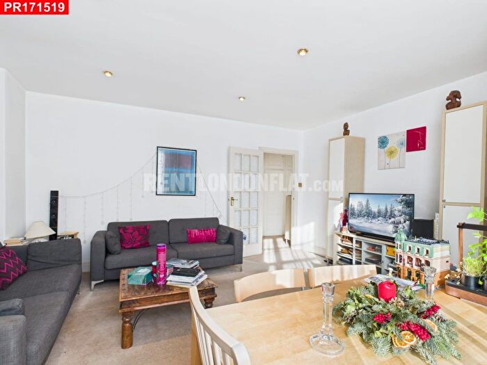 3 Bedroom Flat For Sale In Queensway, London, W2