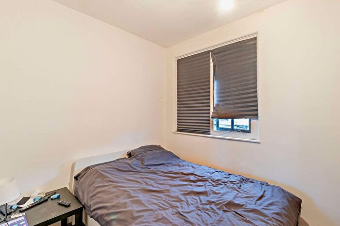 2 Bedroom Terraced House For Sale In Chesthunte Road, London, N17