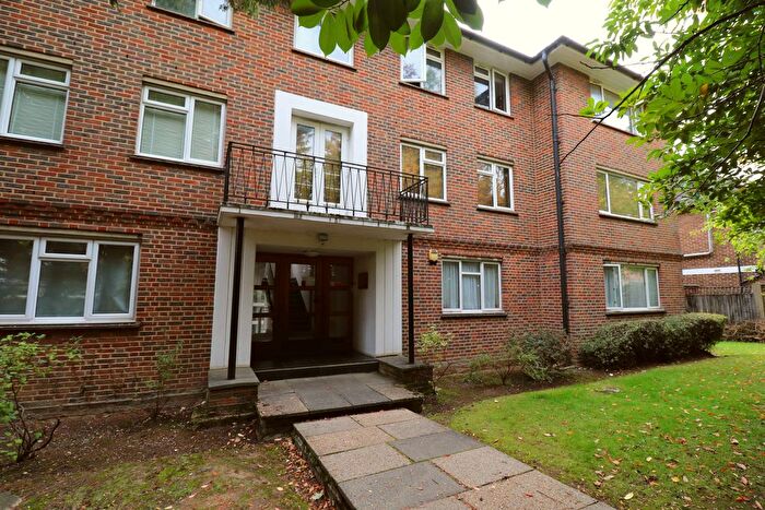 2 Bedroom Flat For Sale In The Ridings, Ealing, London, W5