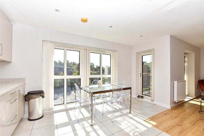 2 Bedroom Flat For Sale In Godstone Road, Caterham, Surrey, CR3