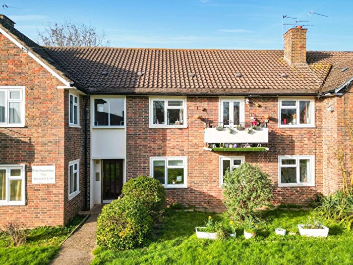 2 Bedroom Flat For Sale In The Roundway, Claygate, KT10