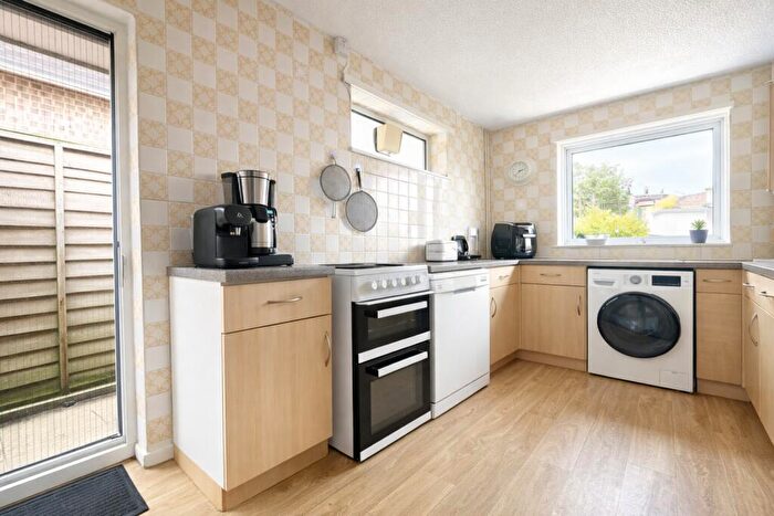 2 Bedroom Bungalow To Rent In Third Avenue, HR9
