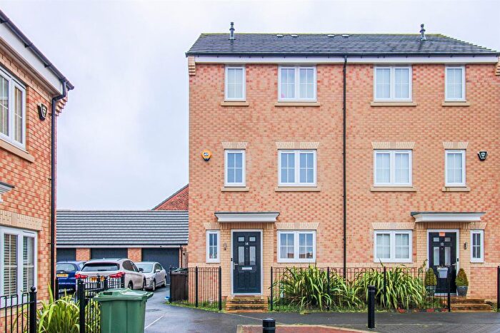 4 Bedroom Town House To Rent In The Fouracres, Wakefield, WF1