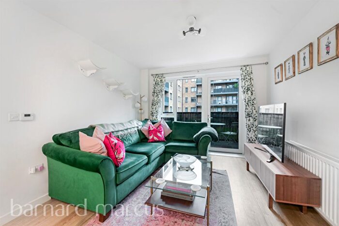 2 Bedroom Flat For Sale In St. Johns Road, New Malden, KT3