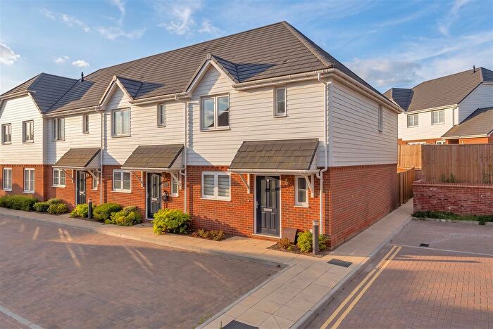 3 Bedroom Semi Detached House For Sale In Omaha Grove, Paddock Wood, TN12