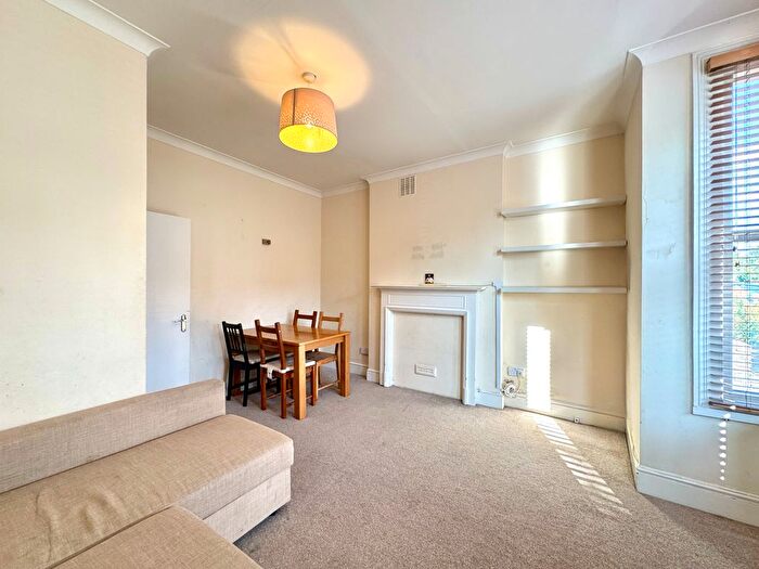 2 Bedroom Flat To Rent In Lichfiled Grove, London, N3