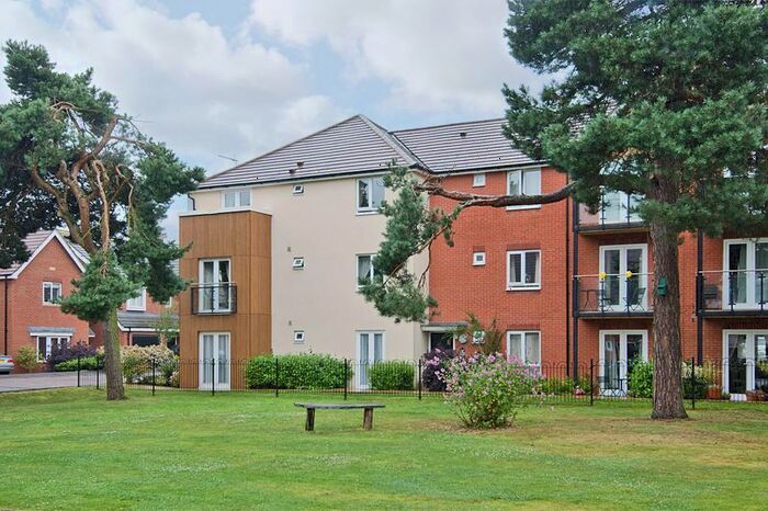 2 Bedroom Flat To Rent In Pine Tree Close, Burntwood, WS7