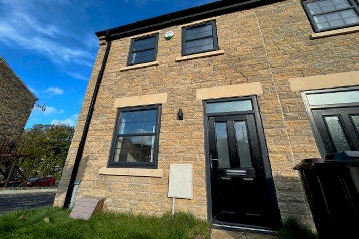 3 Bedroom Town House To Rent In Manchester Road, Sheffield, S36