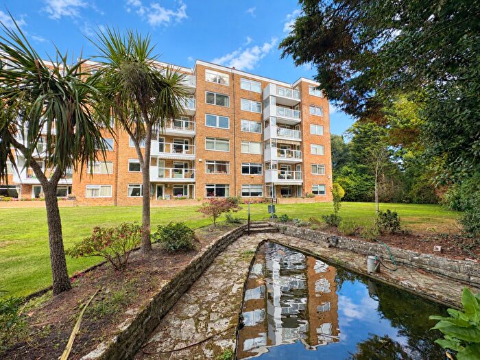 2 Bedroom Apartment For Sale In The Avenue, Branksome Park, Poole, BH13
