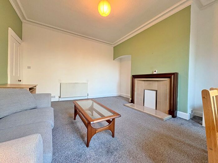 1 Bedroom Flat To Rent In Moorland Road, Hyde Park, Leeds, LS6