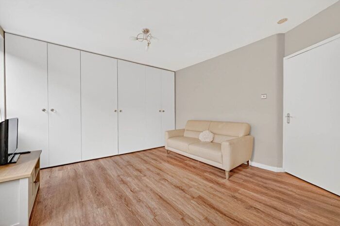 Studio To Rent In Wilton Road, Pimlico, SW1V