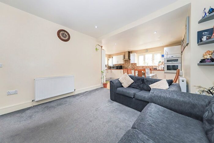 3 Bedroom Semi-Detached House For Sale In Deans Road, Wolverhampton, WV1
