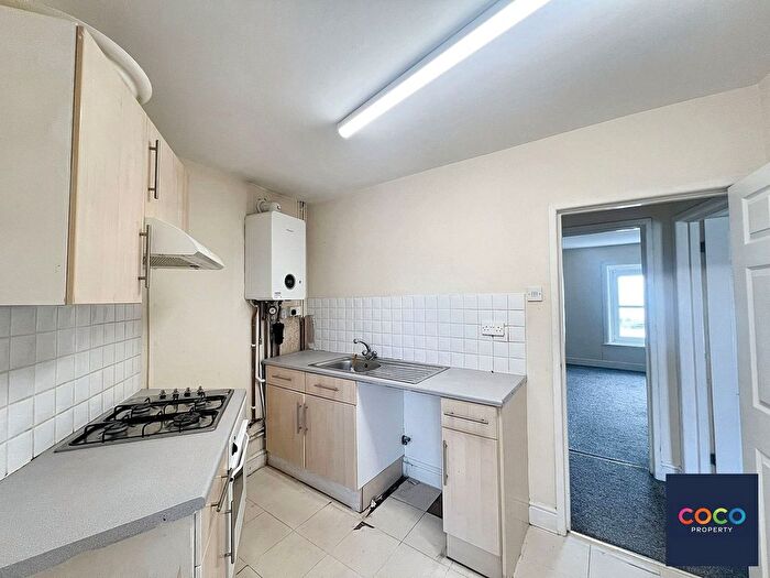 2 Bedroom Flat For Sale In Fortuneswell, Portland, Dorset, DT5