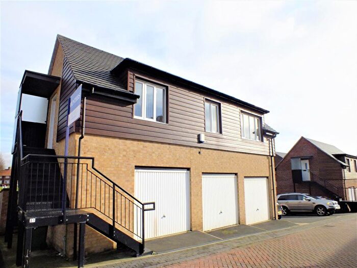 2 Bedroom Flat To Rent In Oaklands Crescent, Gipton, Leeds, LS8