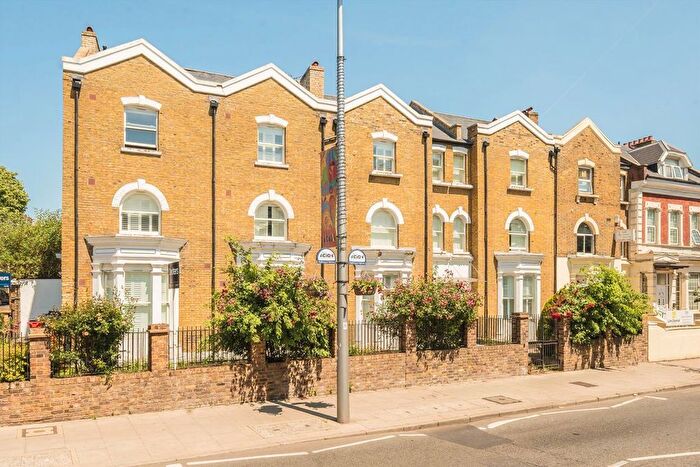 Studio To Rent In High Street, Acton, W3