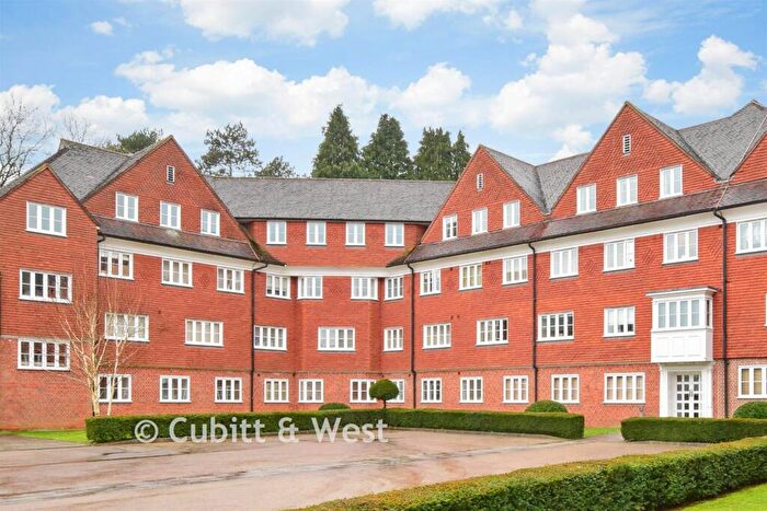 2 Bedroom Flat For Sale In Elizabeth Drive, Banstead, Surrey, SM7