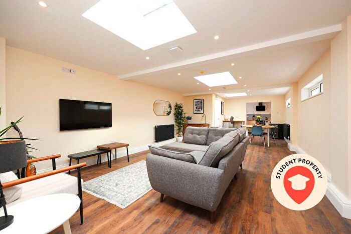 6 Bedroom End Of Terrace House To Rent In Gloucester Road North, Horfield, Bristol, BS7