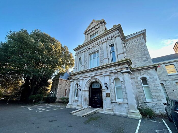 2 Bedroom Flat To Rent In Poole Road, Bournemouth, BH4