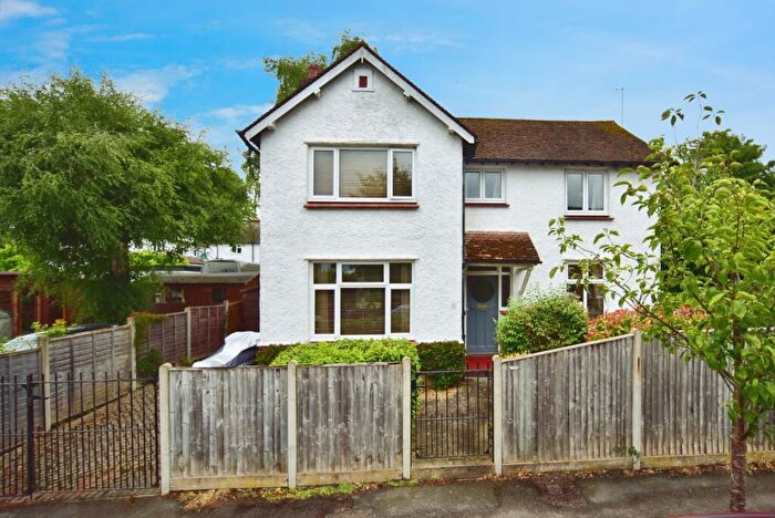 3 Bedroom Detached House For Sale In Curzon Road, Maidstone, Kent, ME14