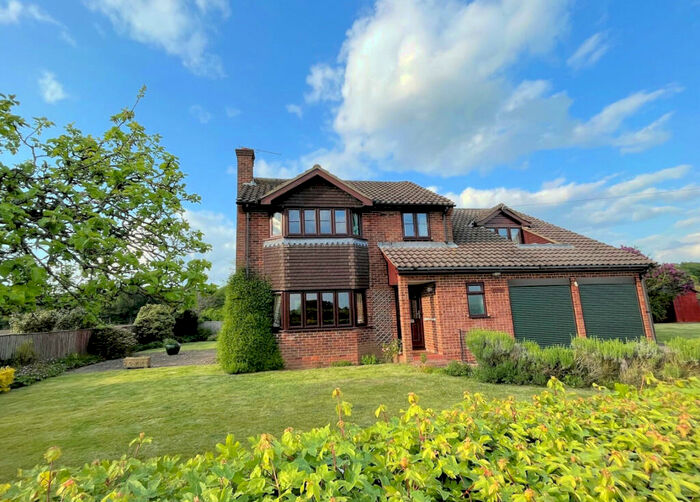 4 Bedroom Detached House For Sale In Tinkers Green, Mapledurham, Oxfordshire, RG4