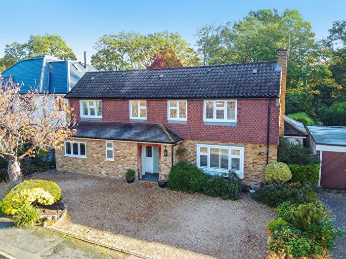 5 Bedroom Detached House For Sale In Kenwood Drive, Walton-On-Thames, KT12