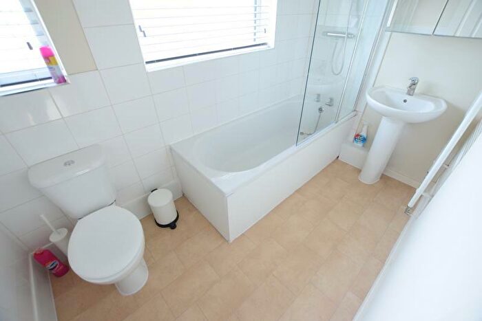 4 Bedroom Terraced House To Rent In Torrington Road - Student House - /, LN2